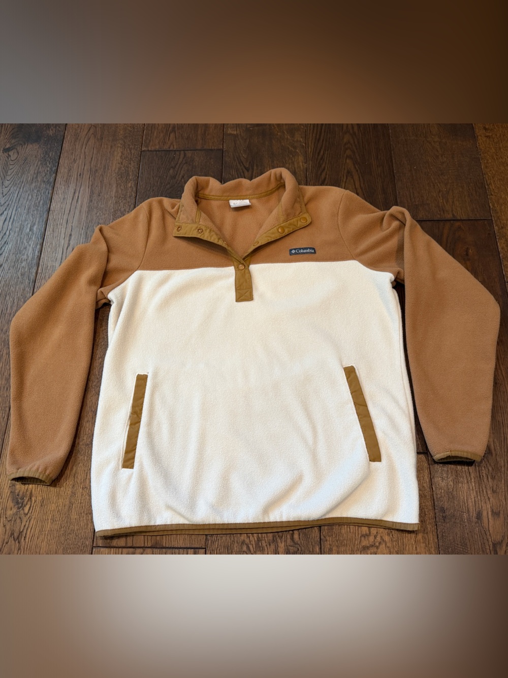 Columbia Women’s Two-Tone V-Neck Fleece Sweater - Camel & Cream